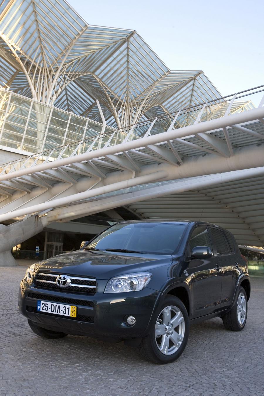  Toyota RAV4 2005 года  (фото 77 из 172)
